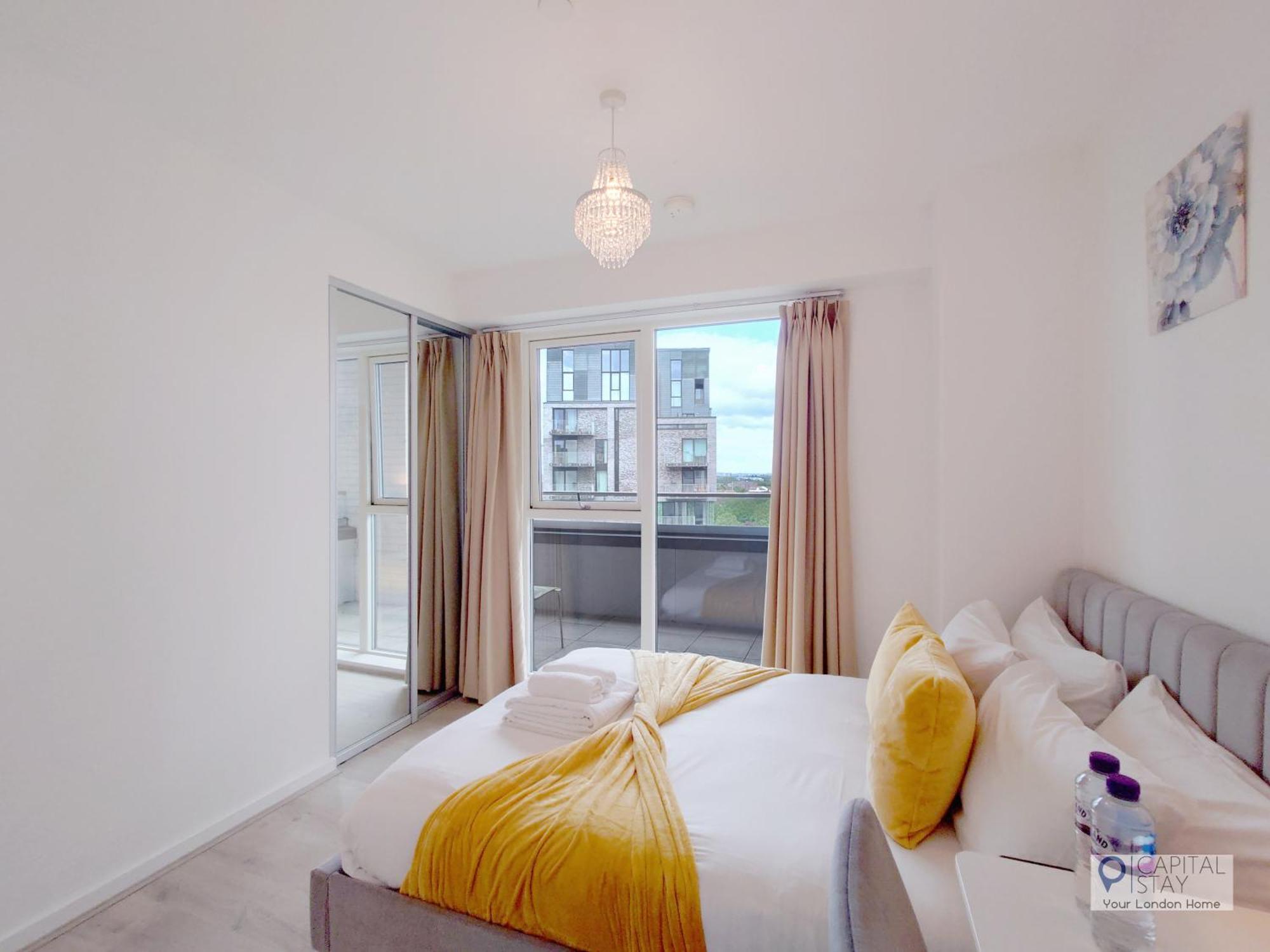 Deluxe Serviced Three Bed Apartment *
