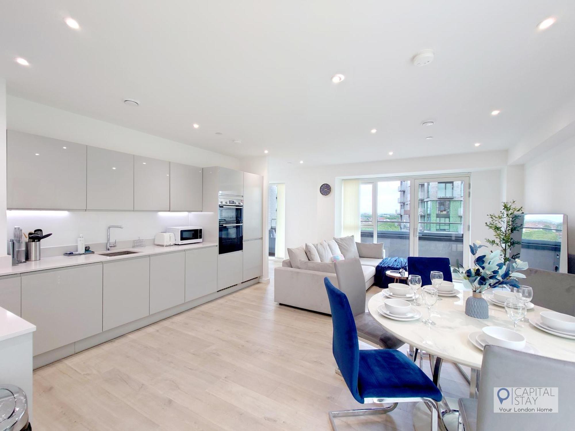 Deluxe Serviced Three Bed Apartment