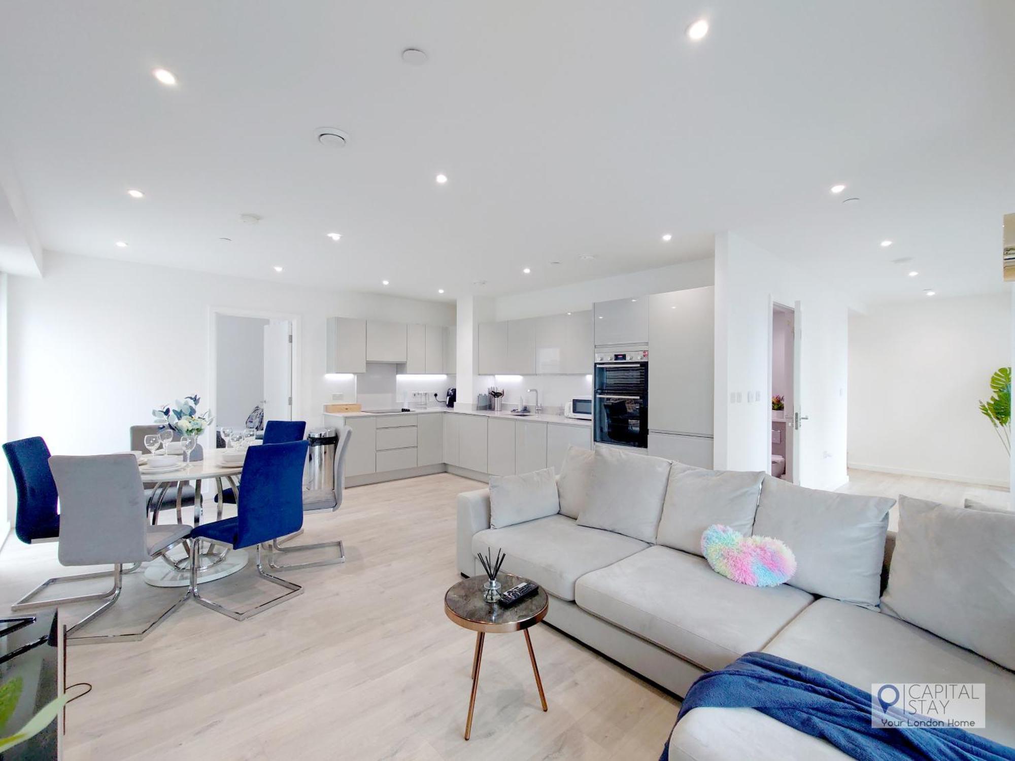 Deluxe Serviced Three Bed Apartment London