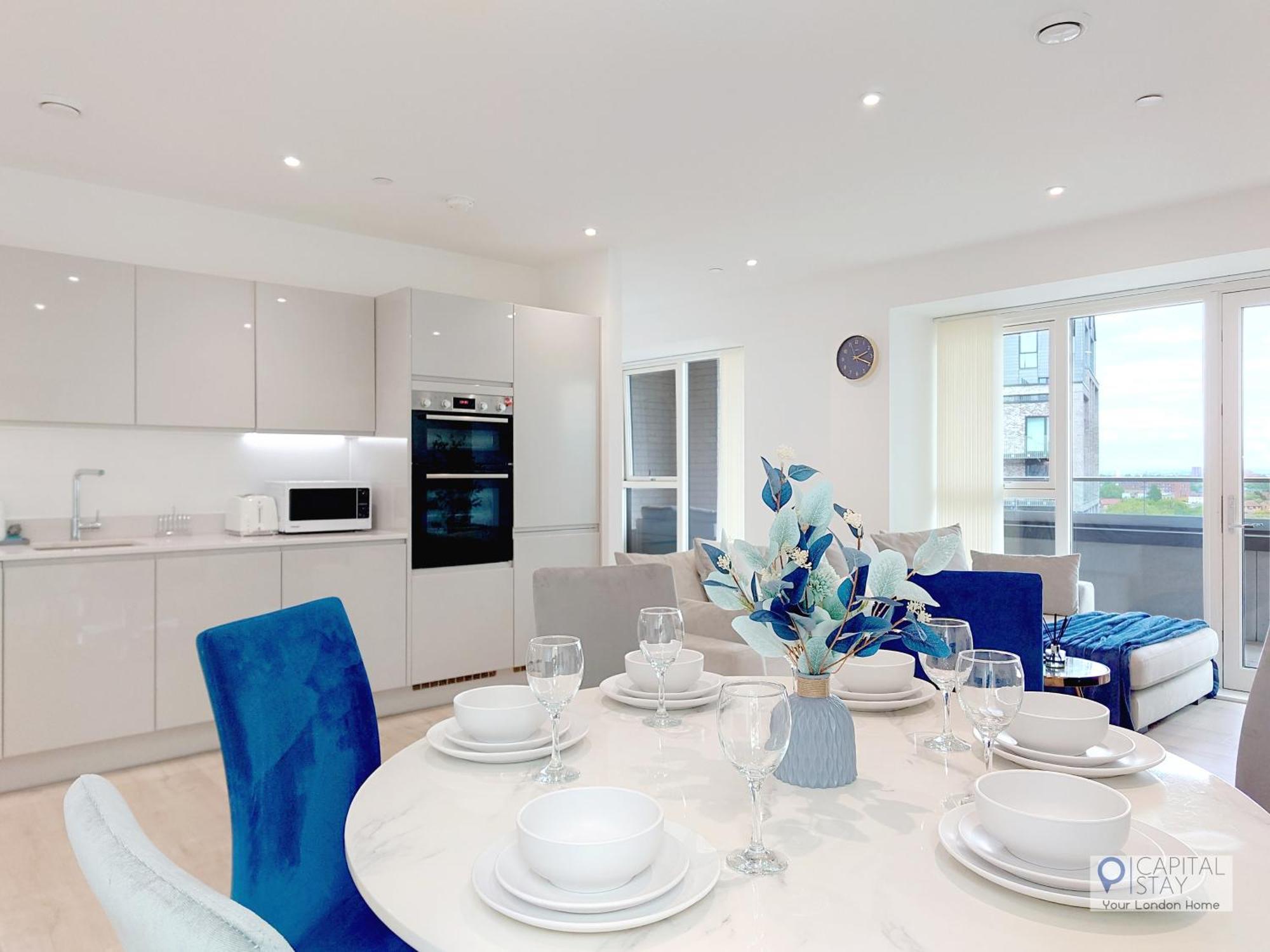 Apartment Deluxe Serviced Three Bed *