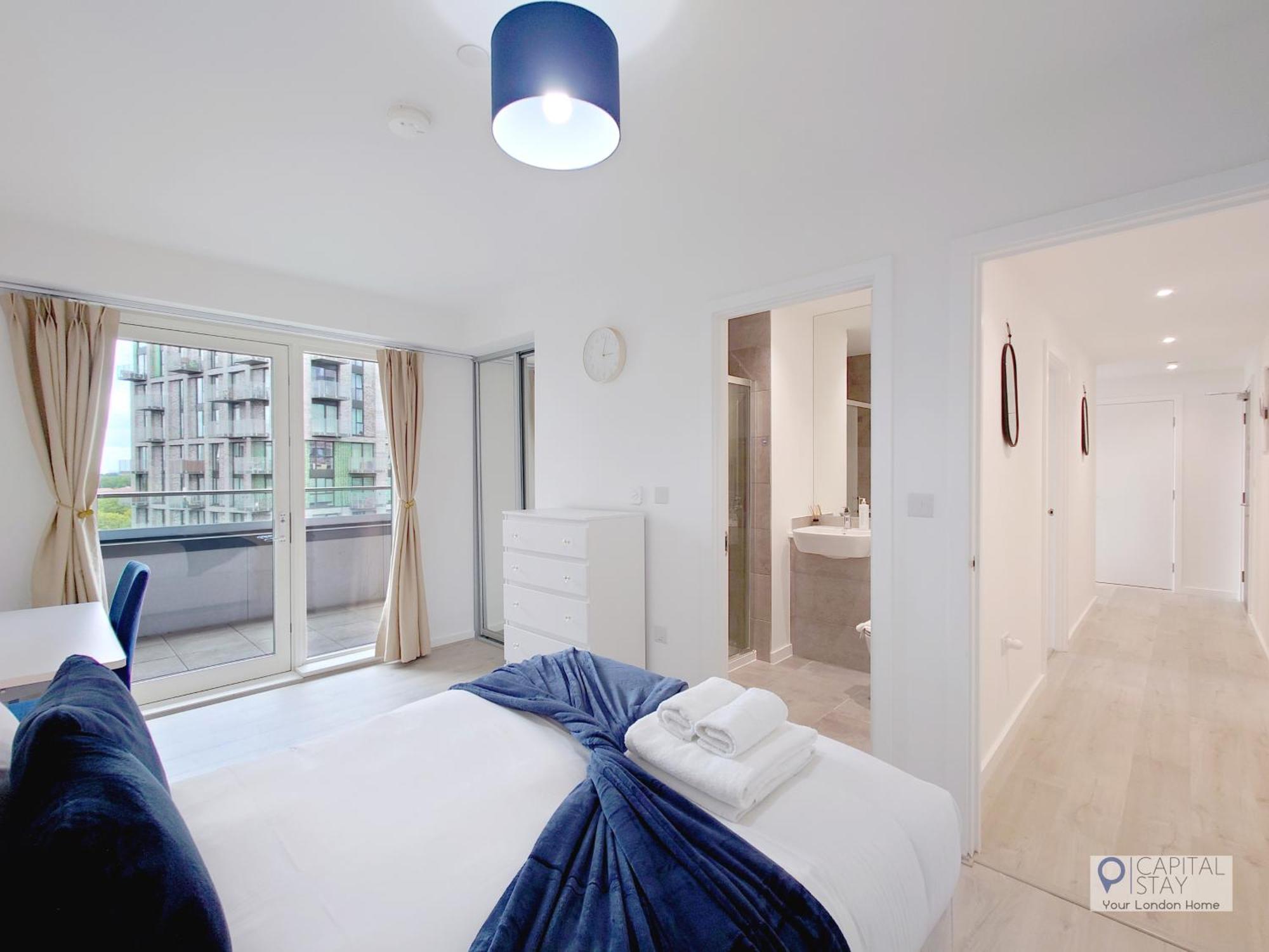 Deluxe Serviced Three Bed Apartment *