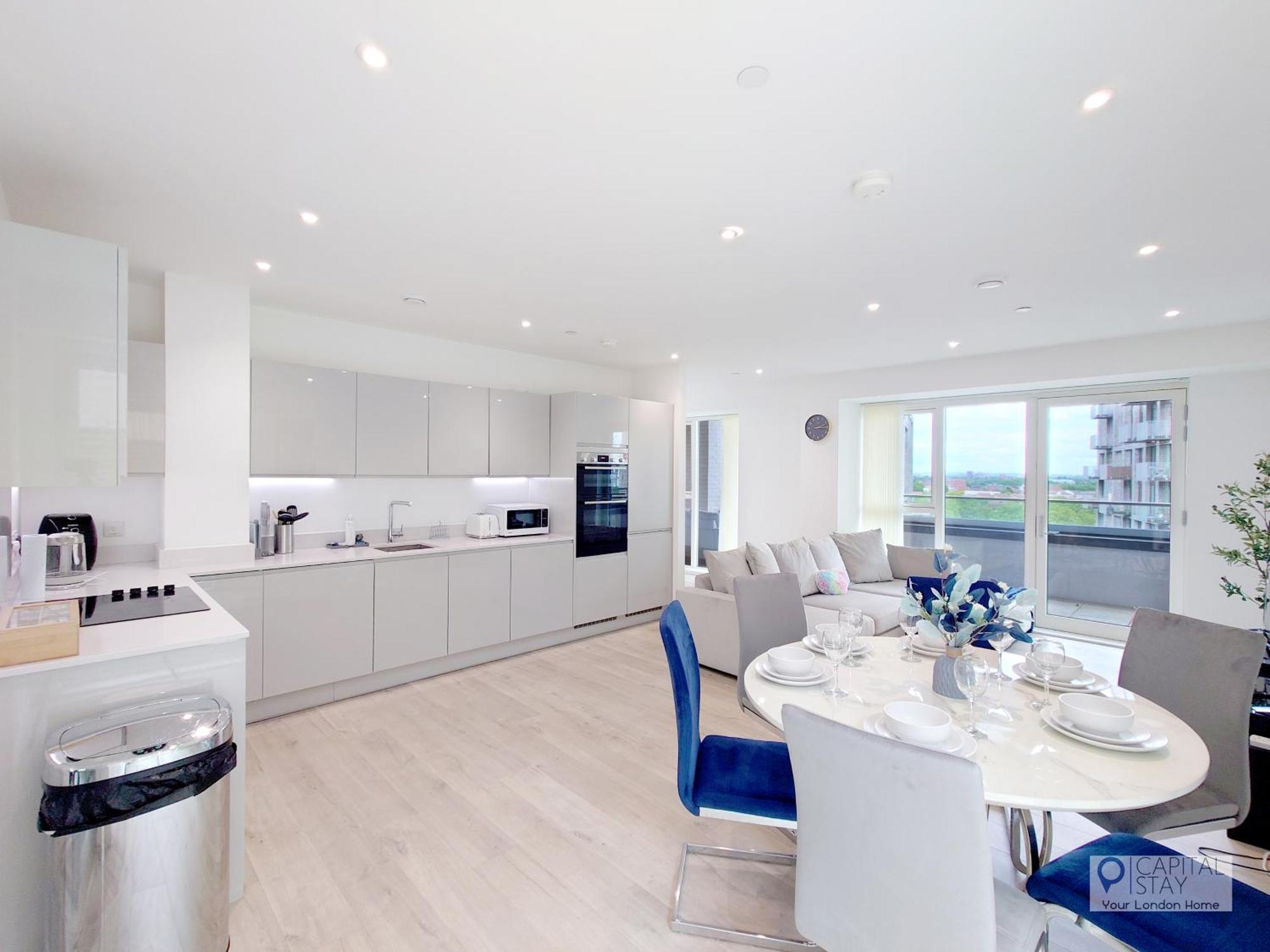 Deluxe Serviced Three Bed Apartment London
