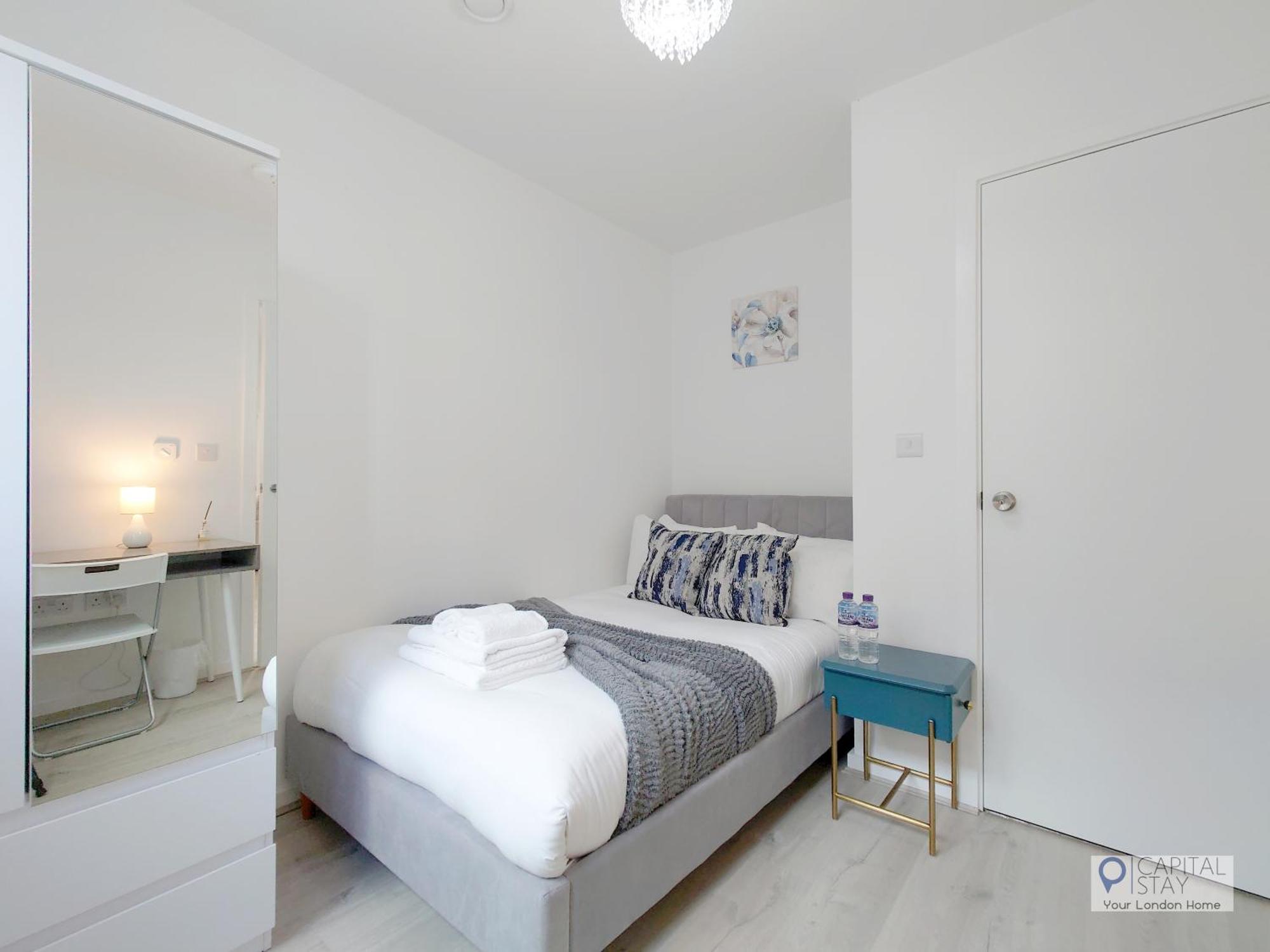Deluxe Serviced Three Bed *
