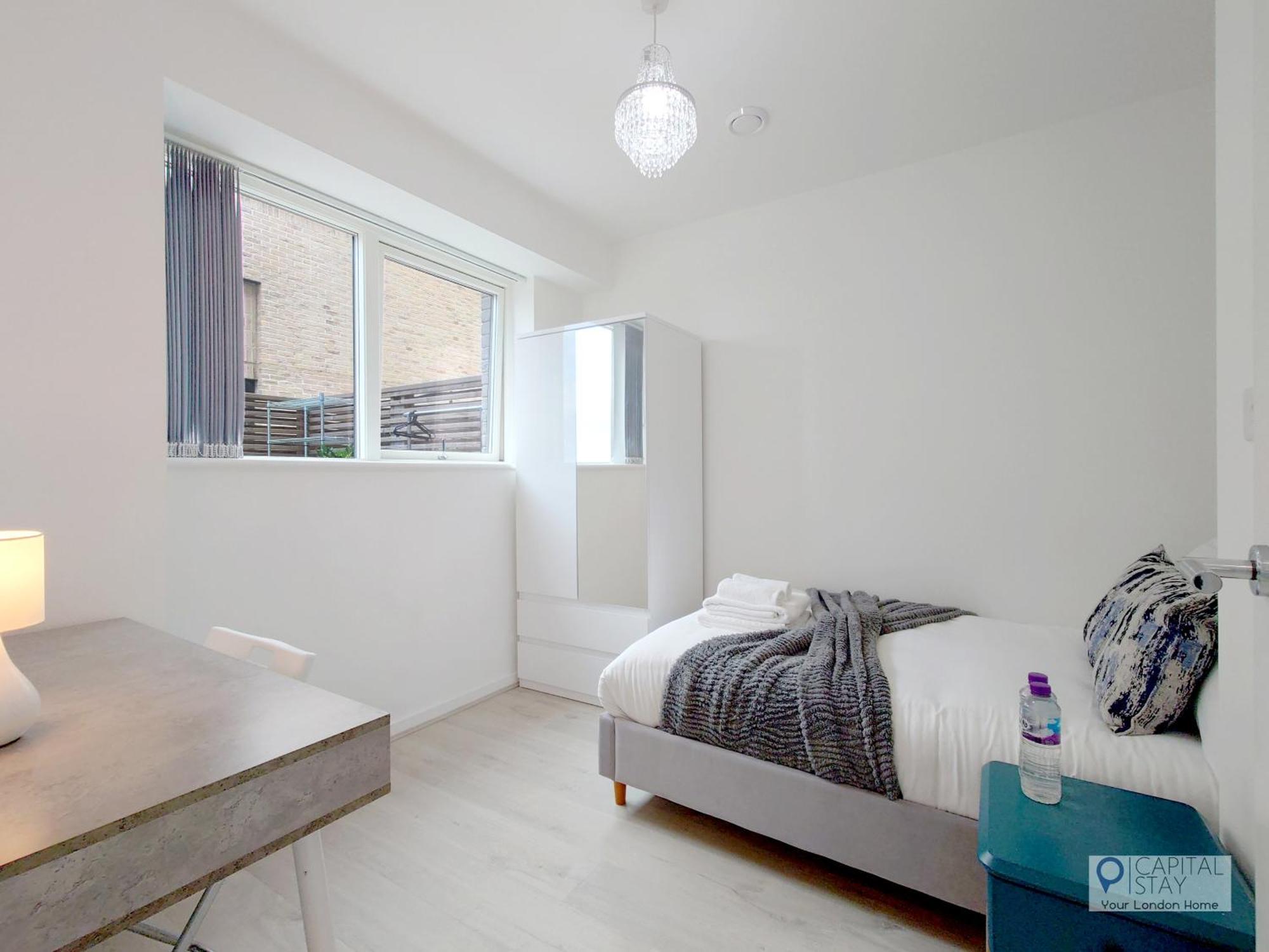 Deluxe Serviced Three Bed *